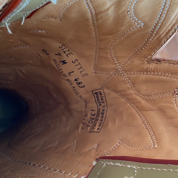 VINTAGE “Miss Capezio” Tan and Red Butterfly Cowboy Boots 🦋 - Picture 14 of 17